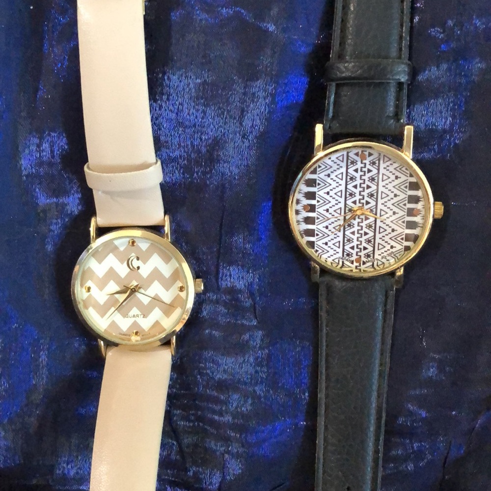 Set of 2 Watches with Designs in the Faces